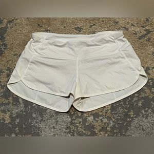 Lululemon low rise 2.5in speed up size 4 shorts